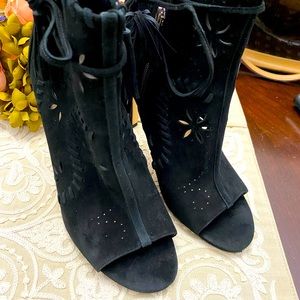 Ivanka Trump bottles open toes . 8.5